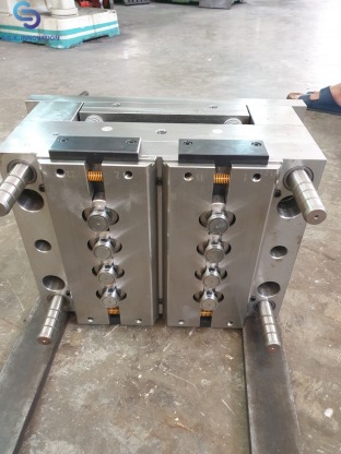 Plastic Injection Mold - รับทำแม่พิมพ์ ซ่อมแม่พิมพ์พลาสติก